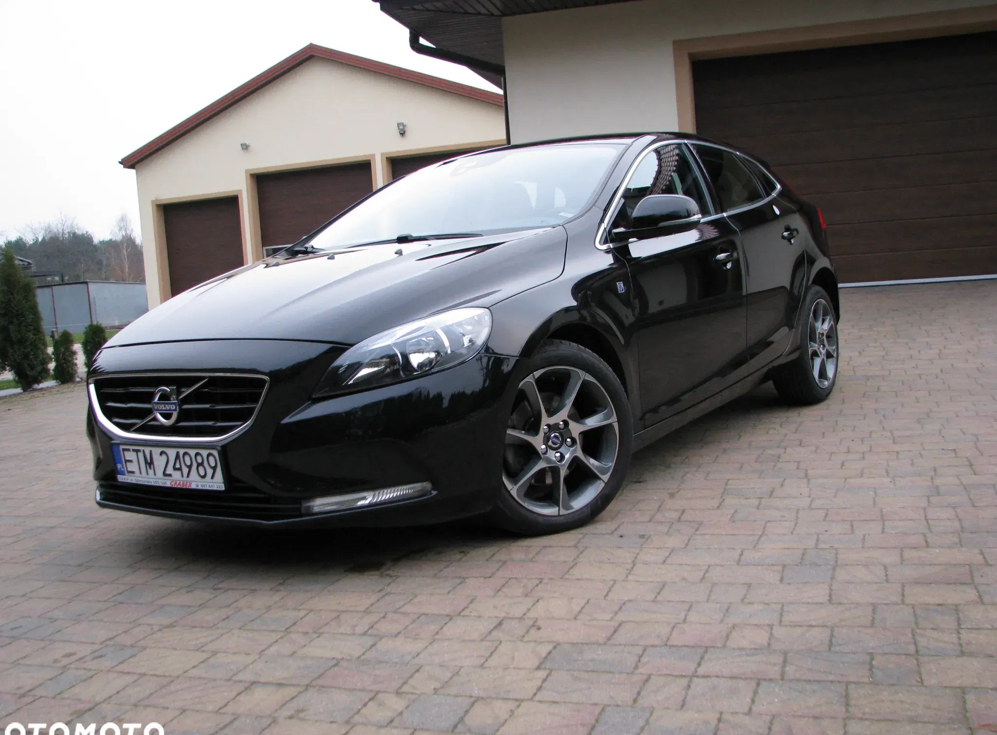 volvo v40 piotrków trybunalski Volvo V40 cena 59900 przebieg: 110000, rok produkcji 2016 z Piotrków Trybunalski